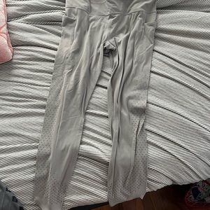 Athleta slightly cropped light gray leggings